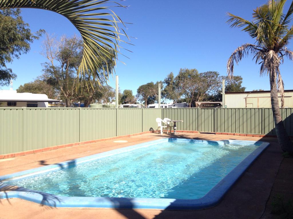 Outback Oasis Caravan Park Carnarvon Extérieur photo