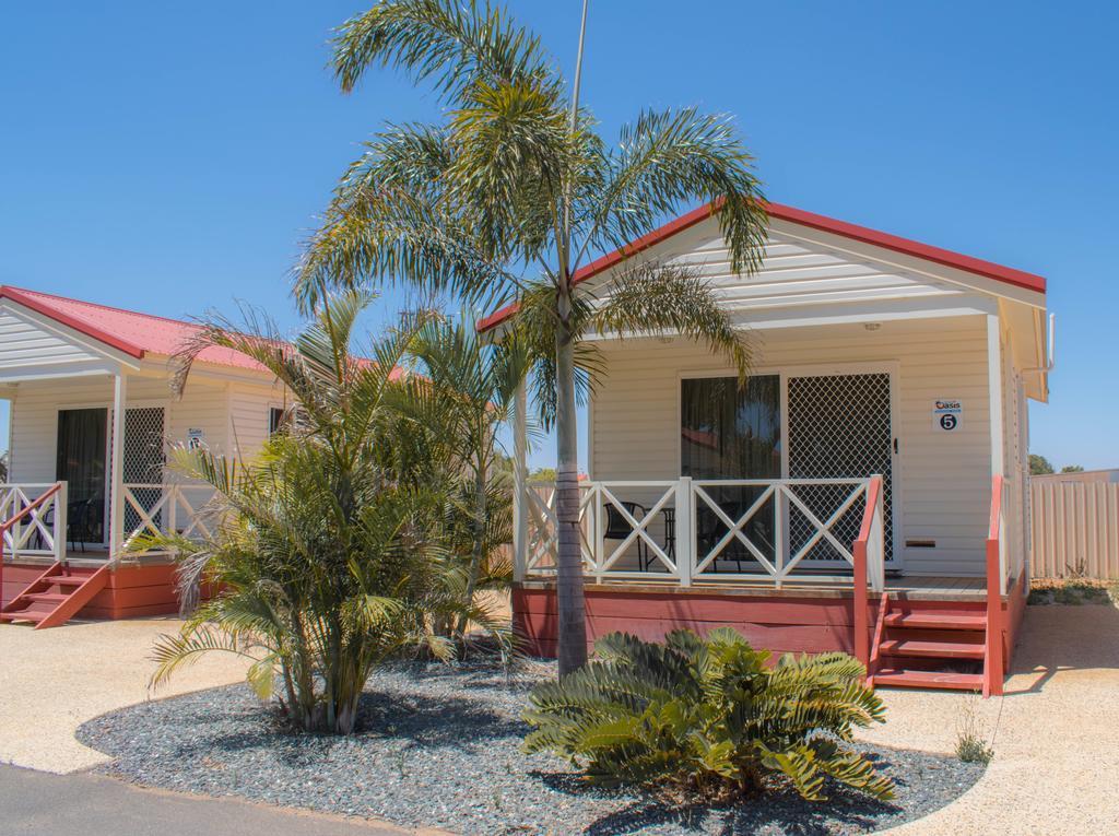 Outback Oasis Caravan Park Carnarvon Extérieur photo